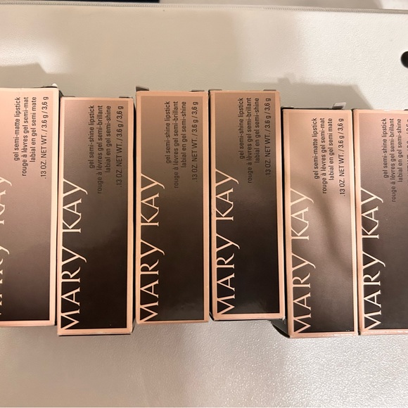 Mary Kay lipsticks tons of different colors! - Picture 6 of 6